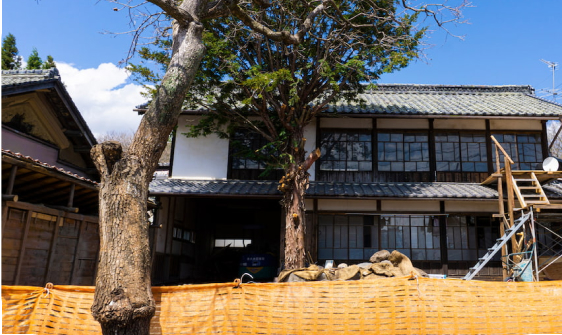 空き家の倒壊リスクと損害賠償｜相続不動産の管理問題