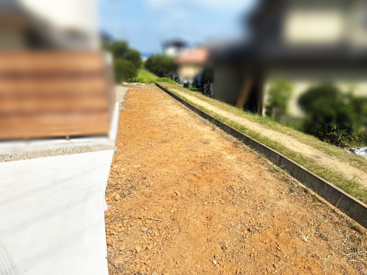 雑草撤去後のきれいに整地された土地