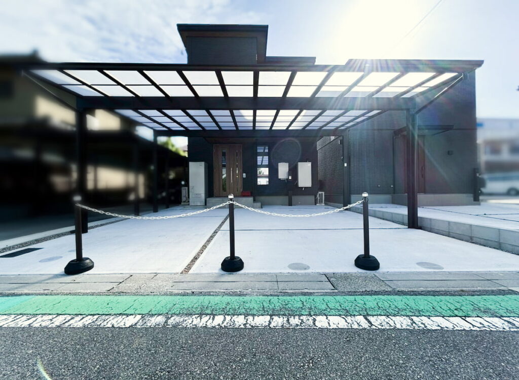 カーポート＋土間コンクリート駐車場の施工事例｜2台用・約1ヶ月で完成