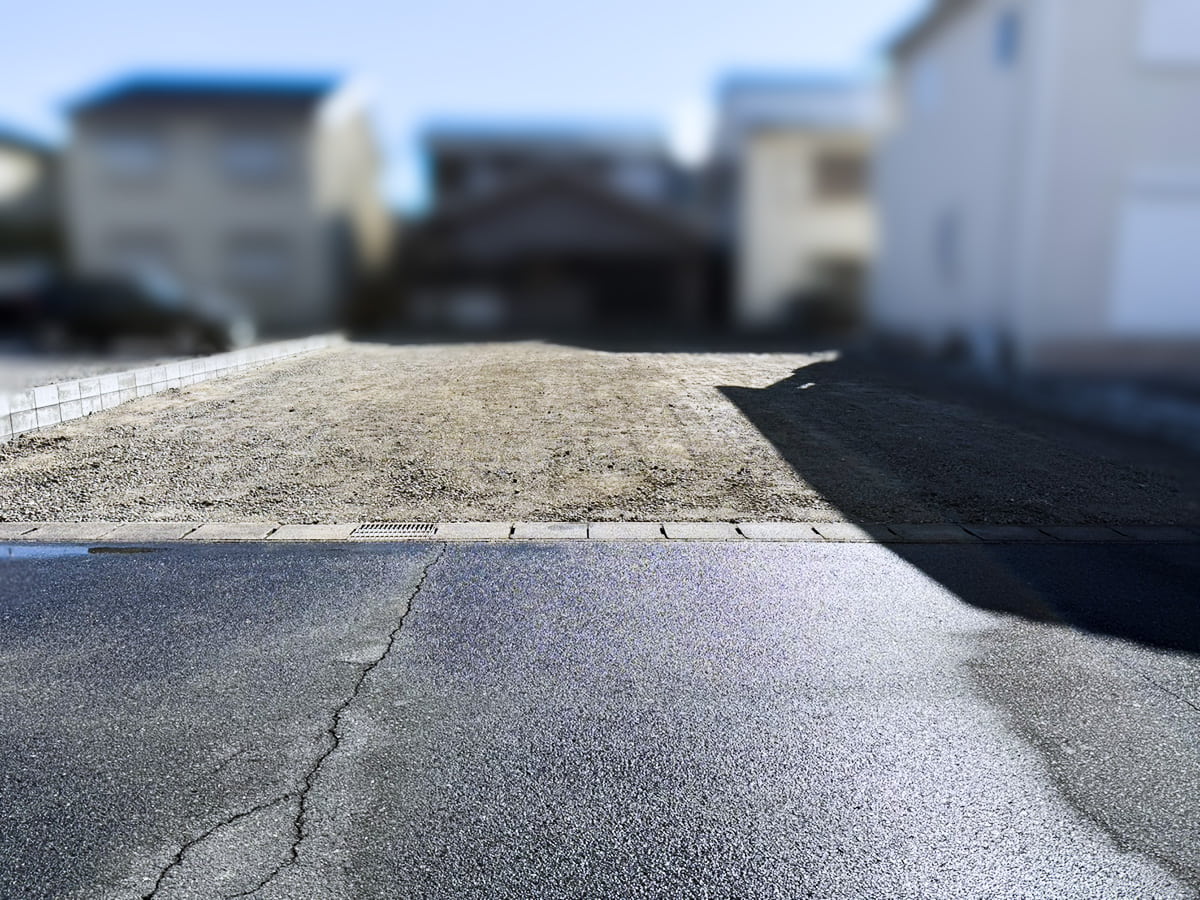 施工後・道路側から見た砕石駐車場の全景