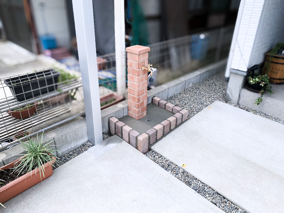 レンガ調立水栓の施工例