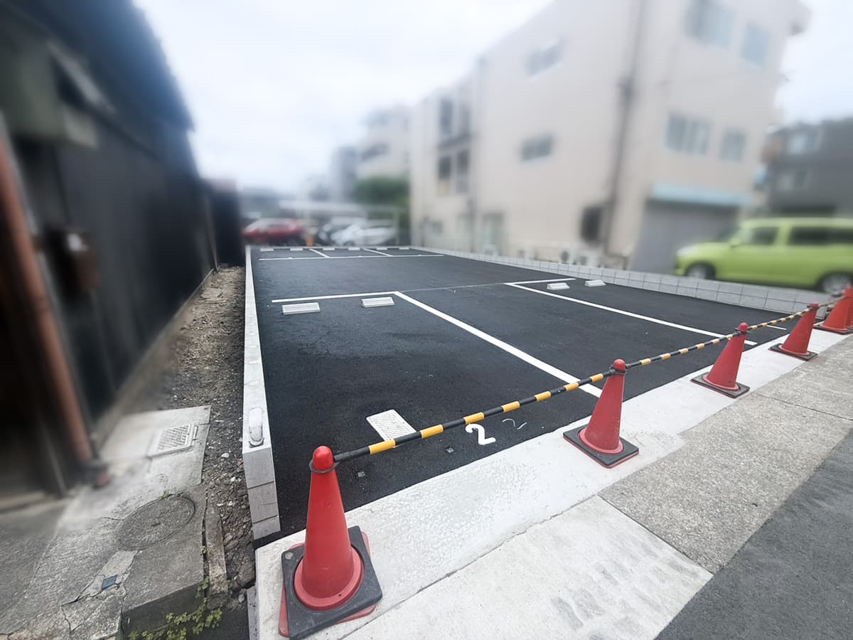 施工後・アスファルト舗装が完成した駐車場